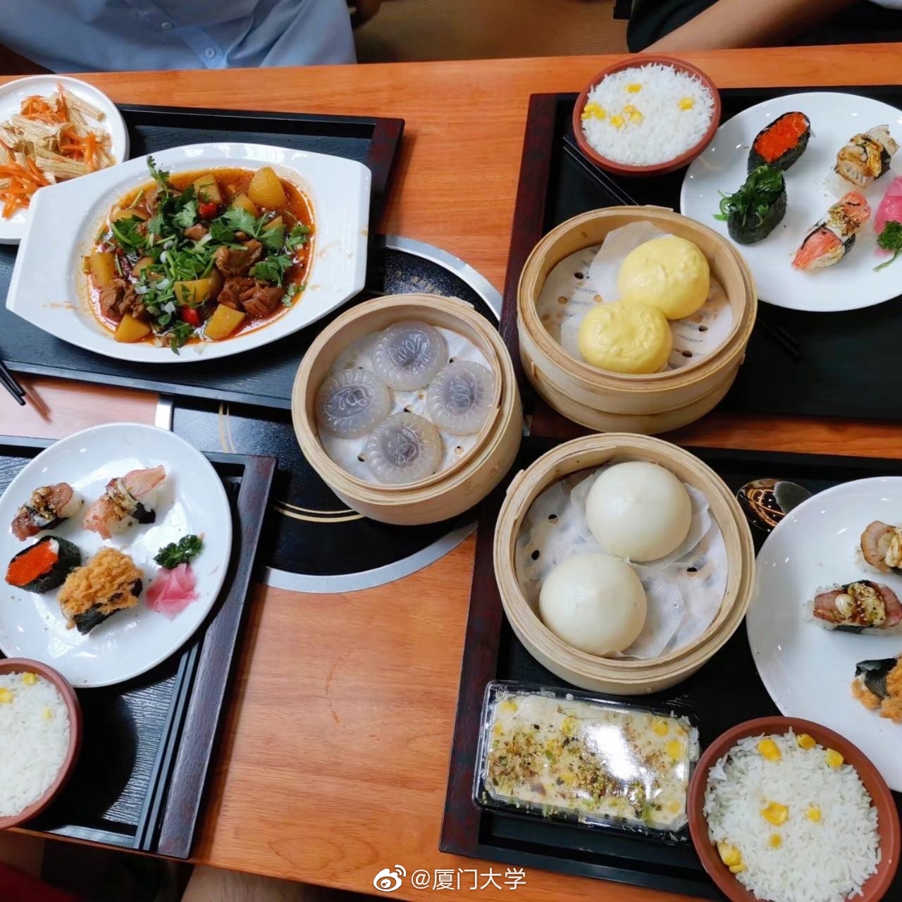 厦门大学食堂有多好？中式大厨做盘菜6元，米饭免费10年，值了