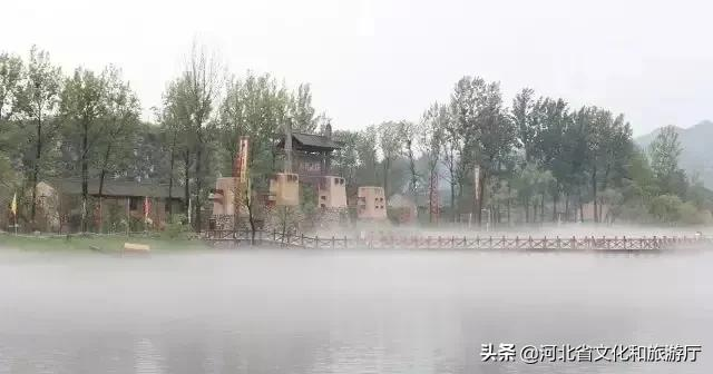 寻一处安逸，静听雨落，细赏美景