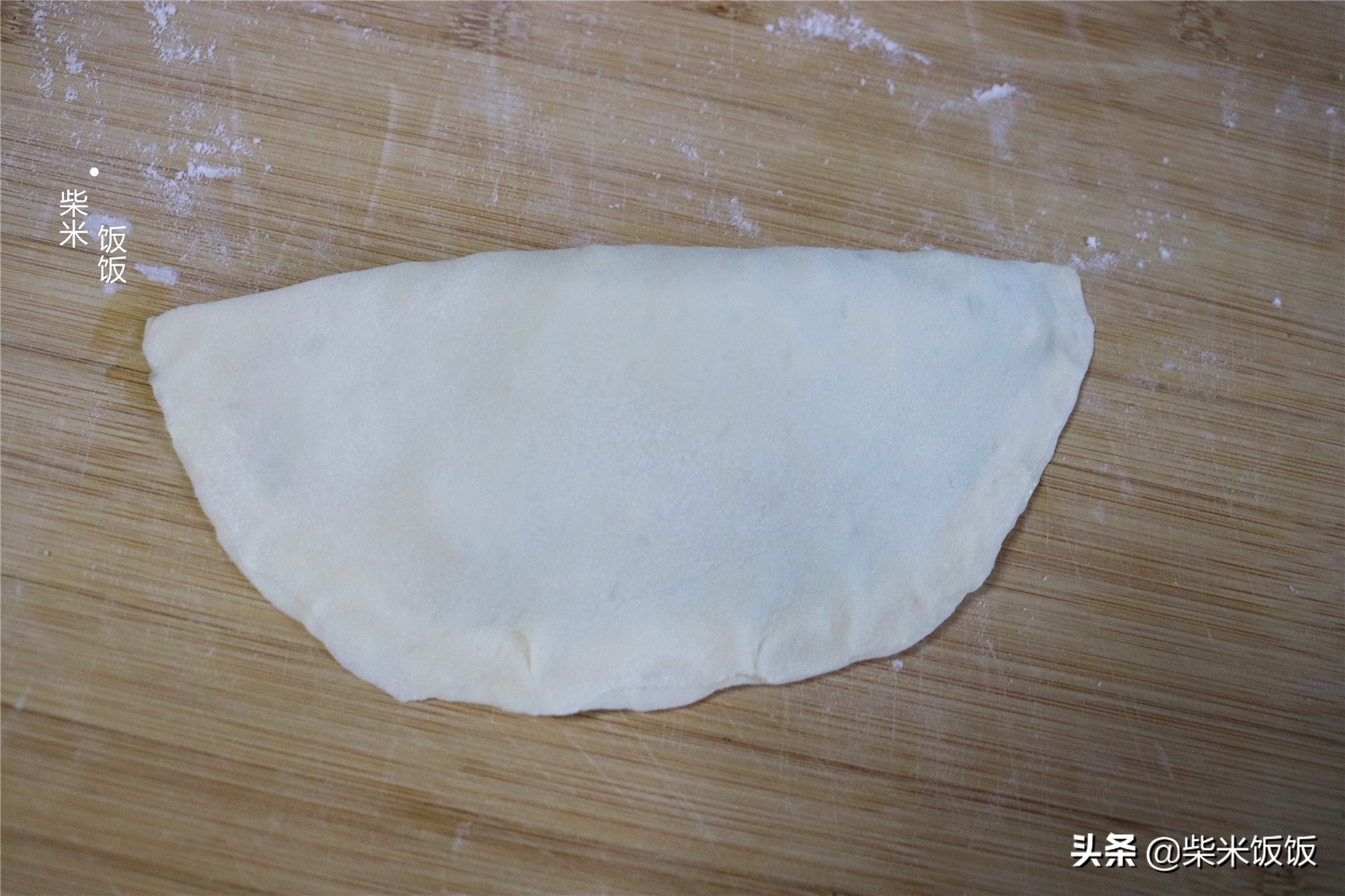 韭菜盒子这样做，柔软筋道不破皮，鲜香又多汁，太好吃了