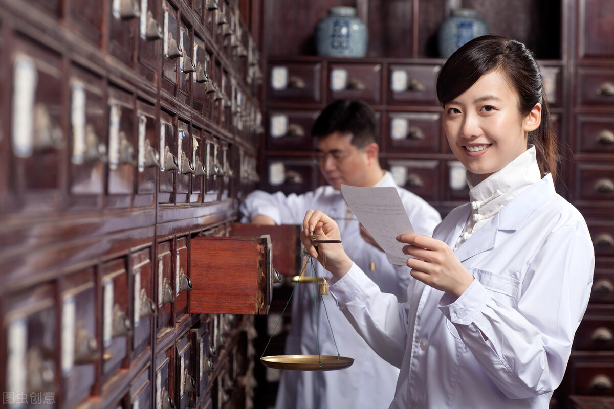 红茶和意米仁和赤小豆能一起泡吗(夏季喝茶祛湿？选择要根据“寒热”来走，这几个禁忌还需谨记)