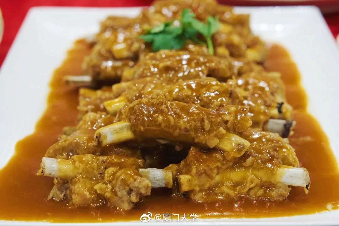 厦门大学食堂有多好？中式大厨做盘菜6元，米饭免费10年，值了