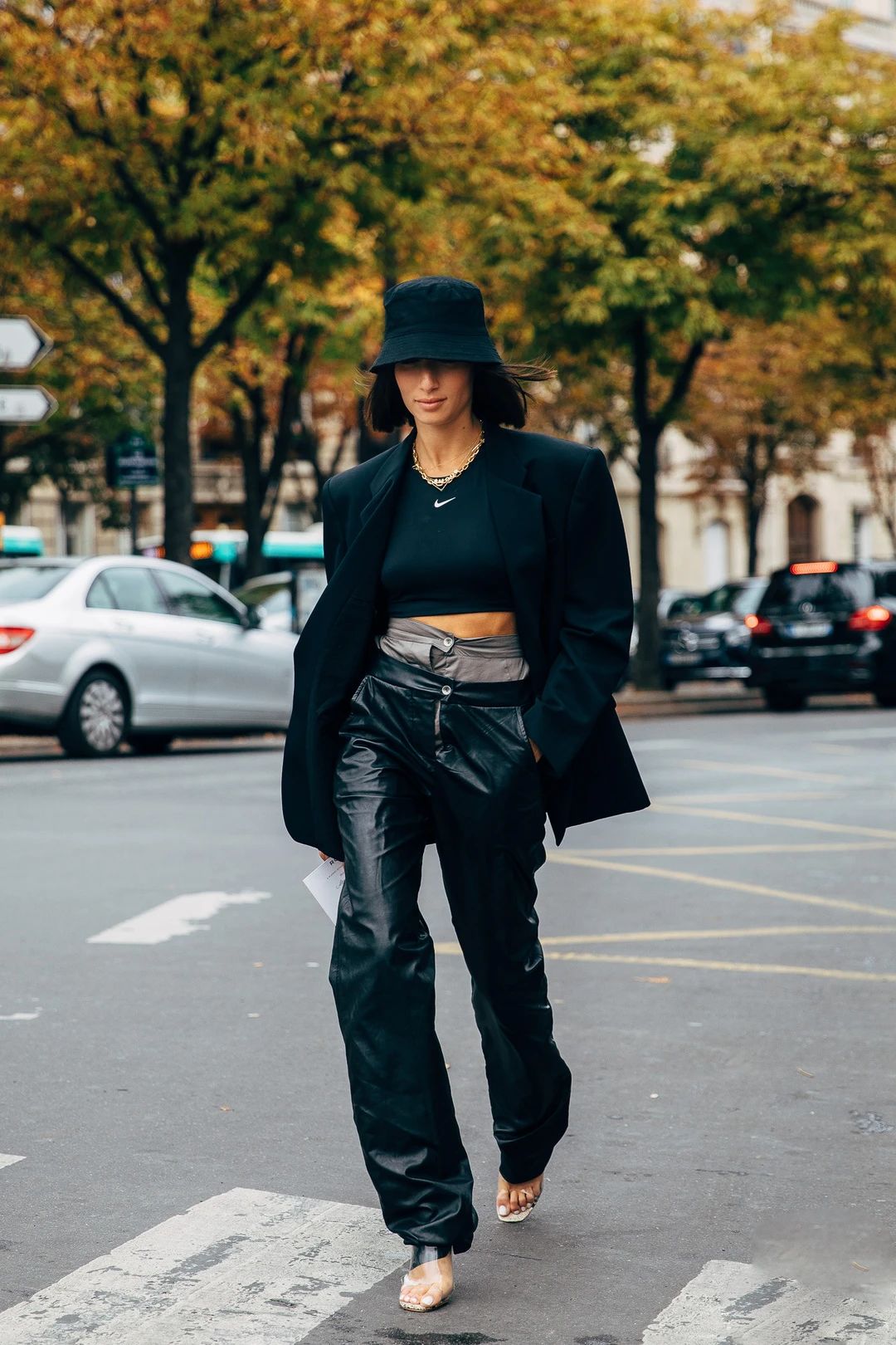 只穿bra出街,也能时髦不艳俗?