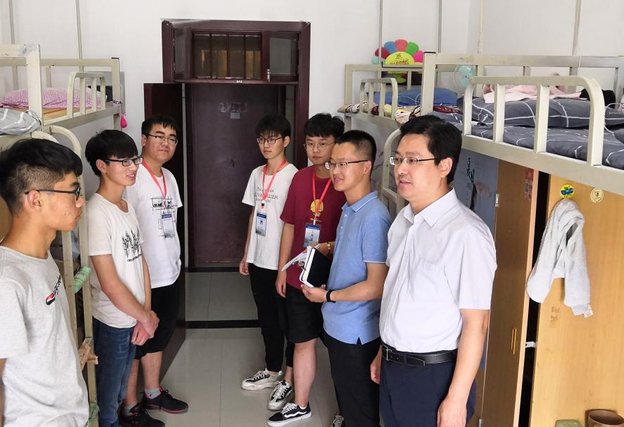 大学室友不肯均摊饮水机费用，我自掏腰包独自使用，却被同学孤立