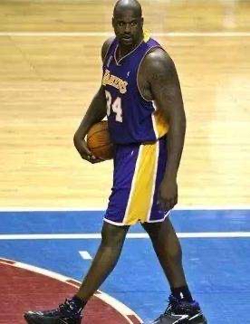 nba的人为什么小腿那么瘦(NBA球员的小腿有多细？300斤奥胖小腿却很细，莺歌小腿不如女生)