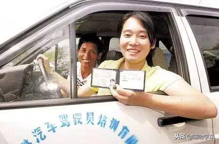 科目二考试紧张到腿抖吗？看完这篇，胸有成竹，妥妥的不抖