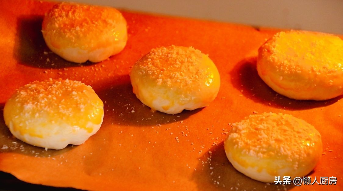 天气越冷，红薯越来越甜，遇到酥皮红薯饼别手软，3张手抓饼搞定