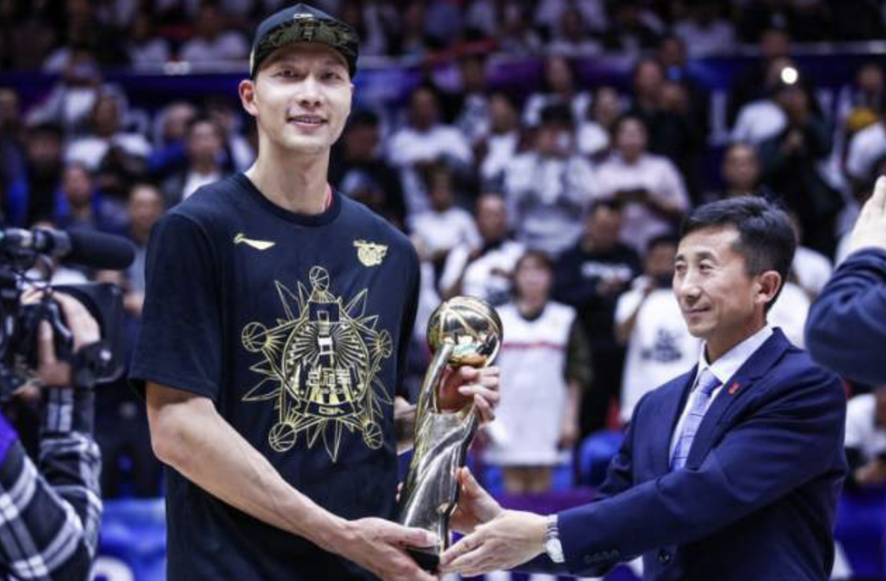 阿联的年薪是多少(易建联征战NBA6年，赚了不到1500万美元，实际到手有多少)