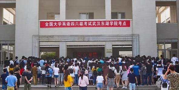 大学挂科补考容易过吗（让大学生）
