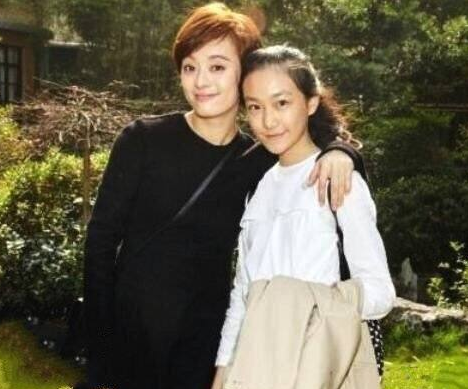 孙俪不认命：12岁被父抛弃，曾给赵薇伴舞，逆袭成视后还被邓超宠