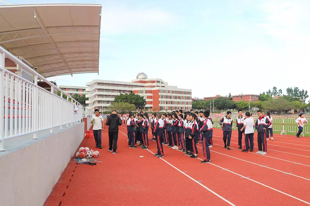 泉州这所中学，办过世界级比赛，还有独立露天游泳池？！厉害了！