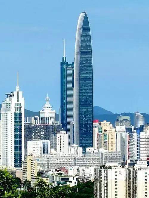 一个泥水工，在深圳用十年时间成为大富豪：地产商黄康景的起步路