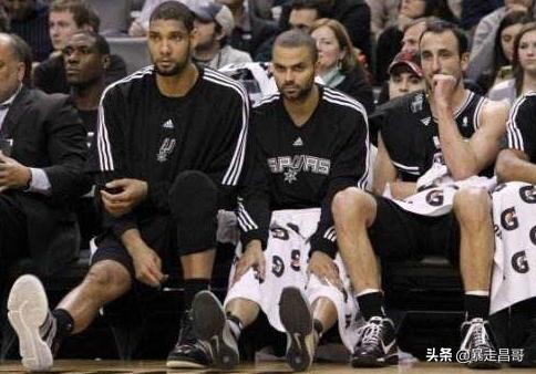 籃球比賽替補席座位有多少個（NBA一個不為人注意的地方，NBA替補席）