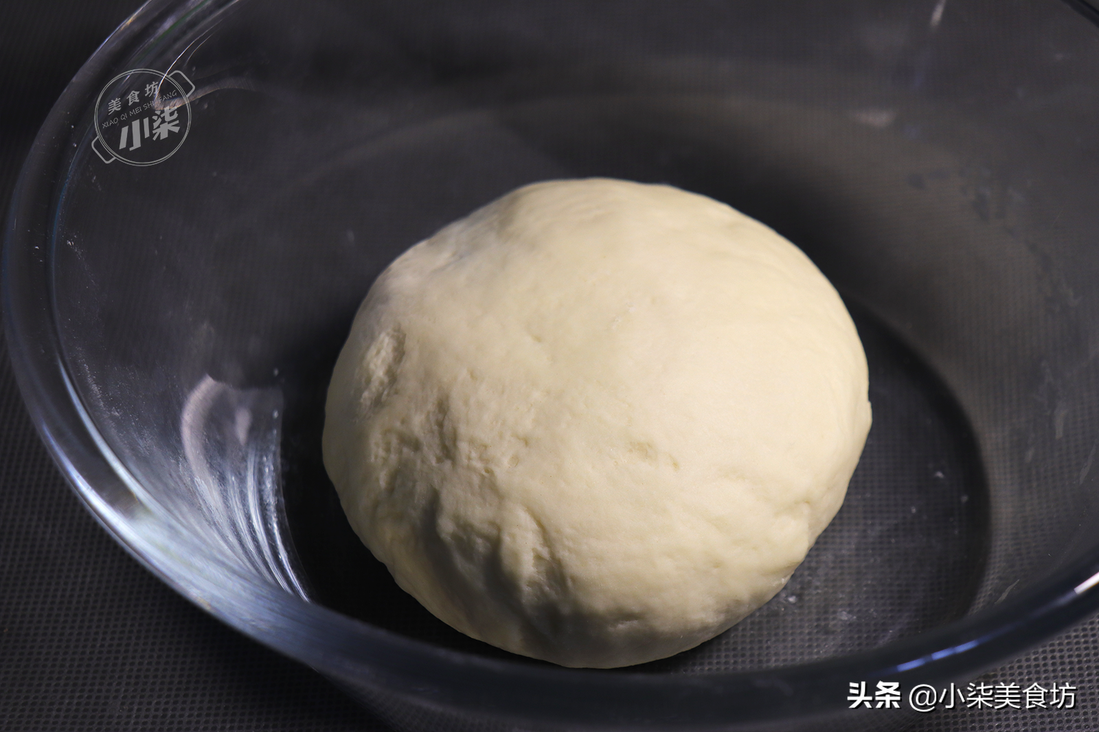韭菜盒子新做法，翠绿不出水，一层比一层香，吃过一次就忘不了