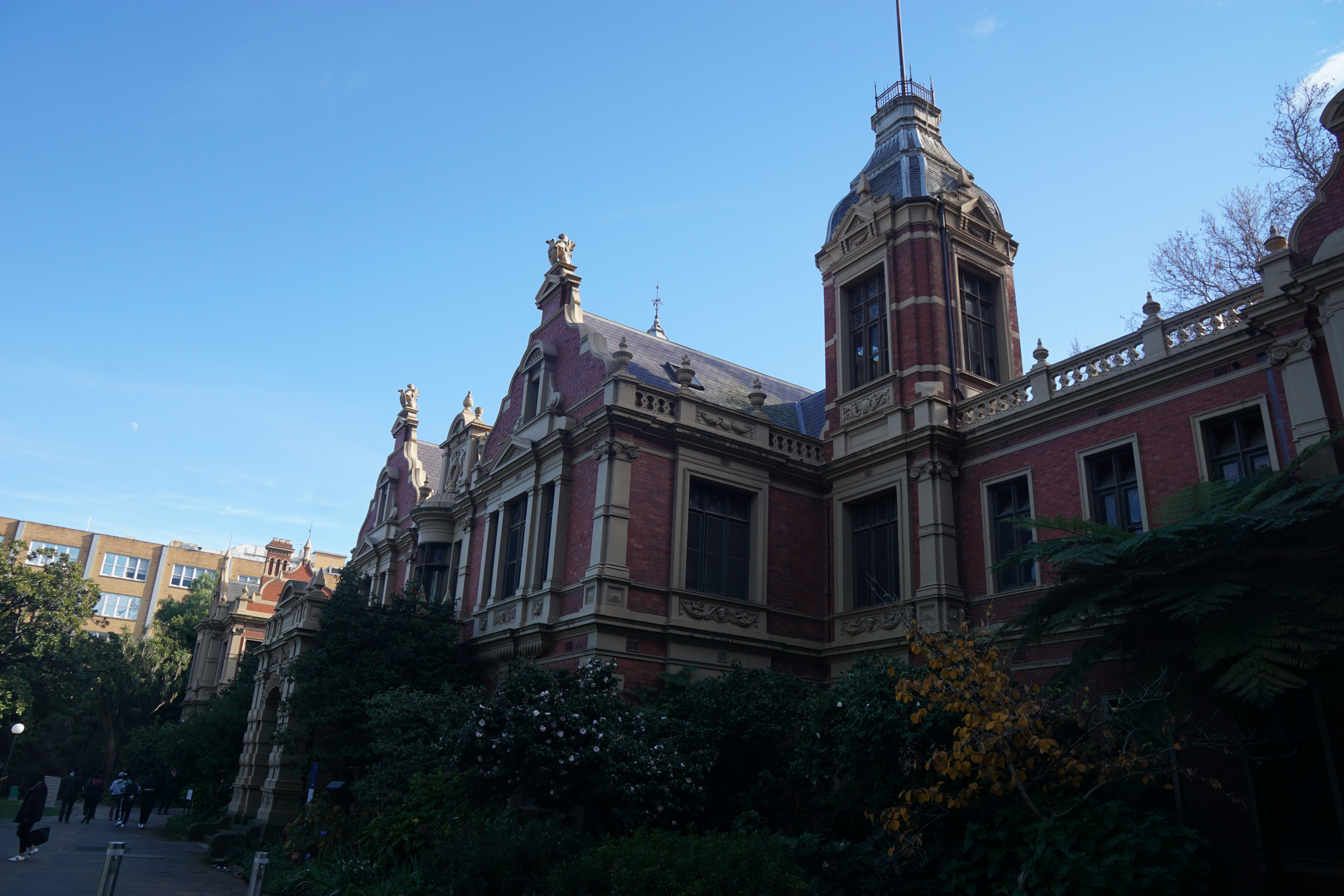 我们将在后人的 敬重中成长