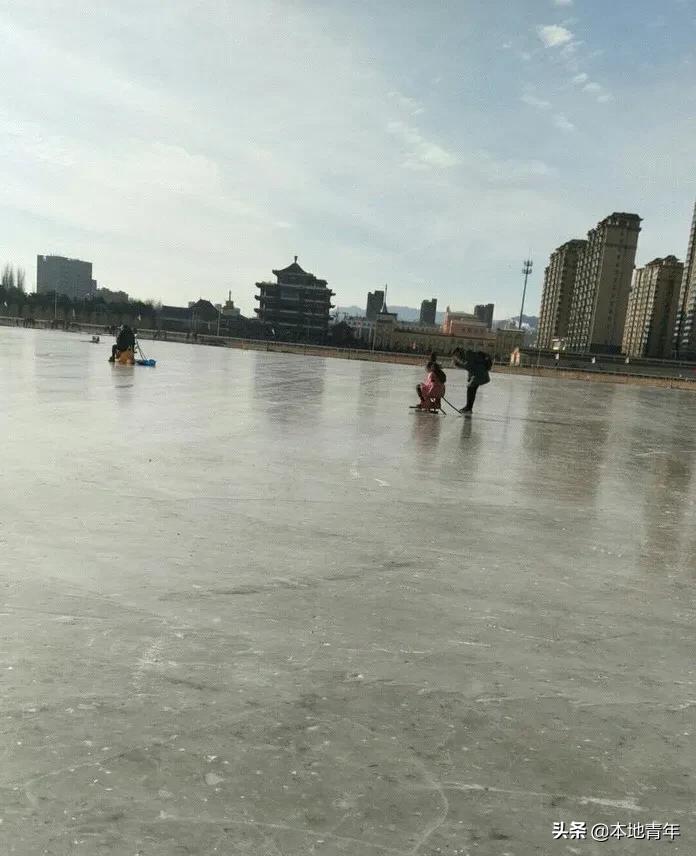 呼市滑雪场在哪(盘点呼和浩特市区的滑雪场，你去过哪个？)