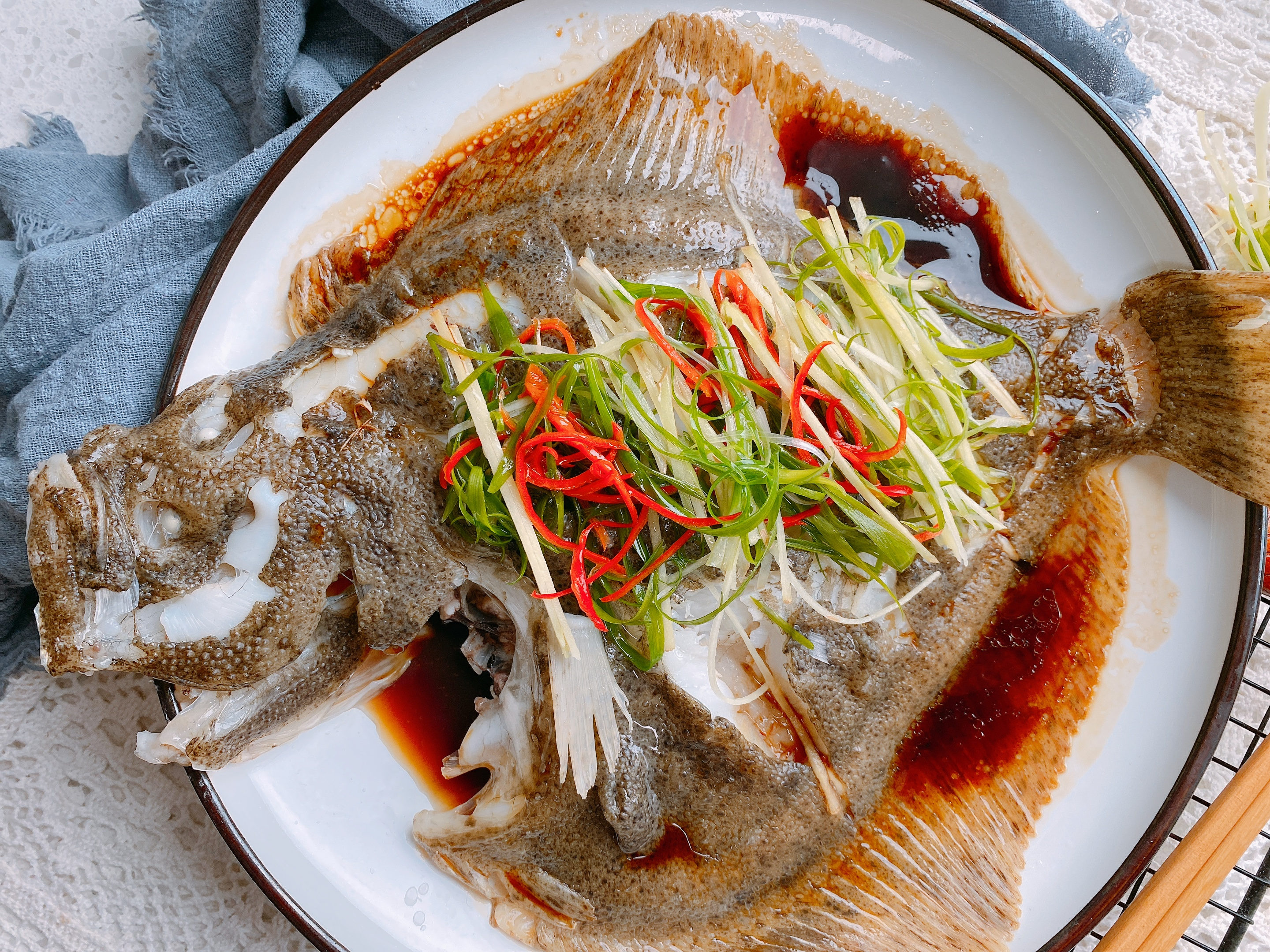 清蒸多宝鱼怎么做(牢记2要素鱼肉鲜嫩无腥味)