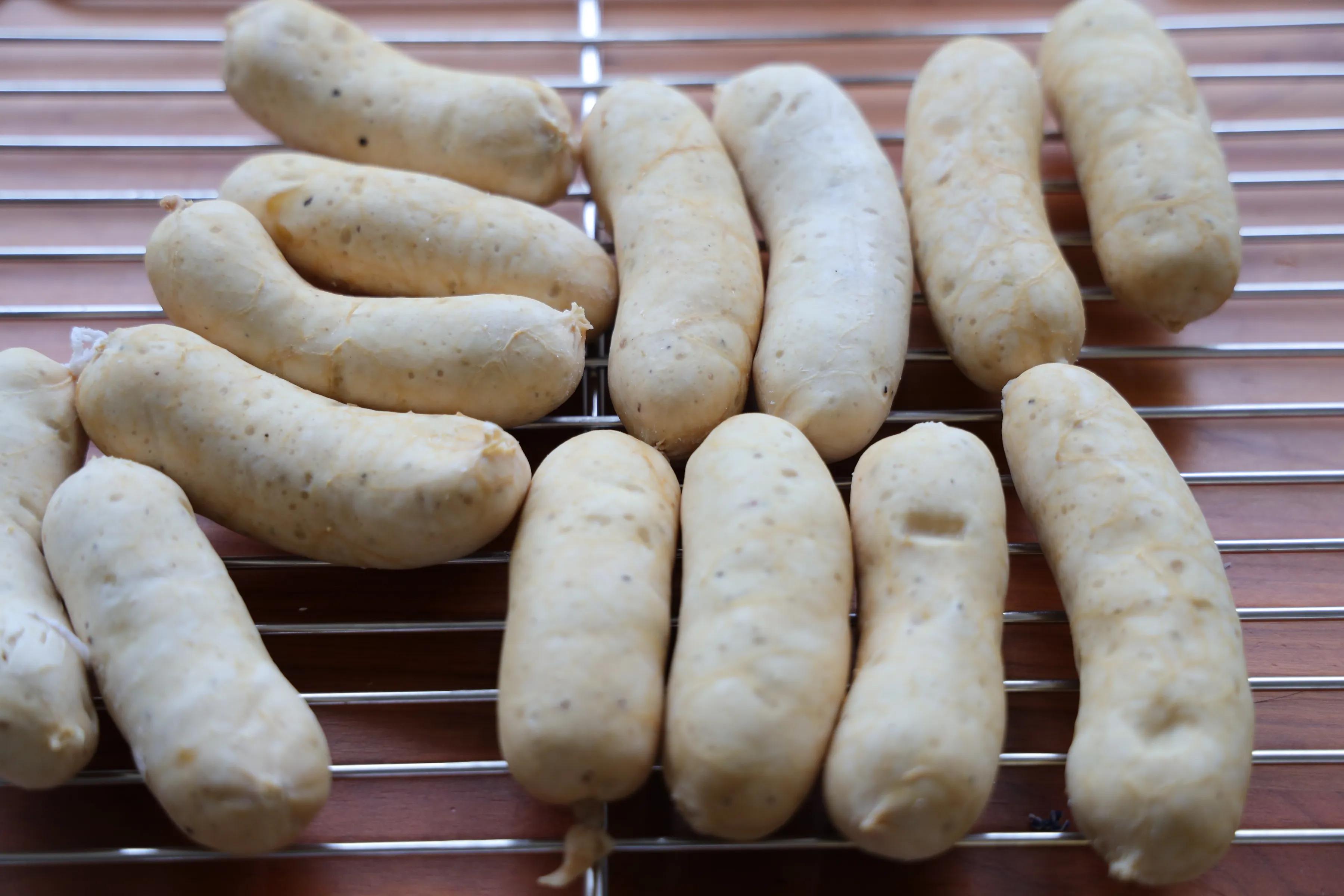 鸡胸肉别水煮，试试做成脆皮肠，低油低脂，煎一煎超级方便又健康