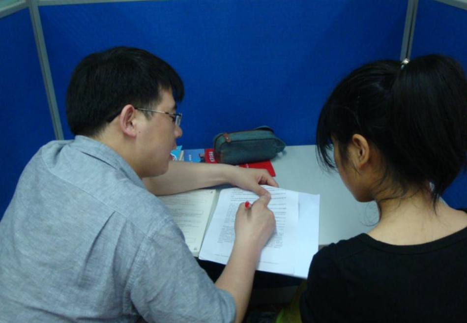 一个月该给大学生多少生活费？看过这张档次表，家长觉得给多了