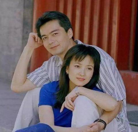 2007年,杨若兮被大23岁刘威抛弃后,为何小三上位嫁二婚连奕名?