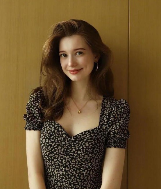 浙大“四国混血”校花，凭“高级脸”火上热搜，名字比颜值更吸睛