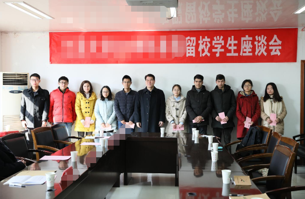 大学教授发型走红网络，每天“头顶祥云”上课，学生如临仙境