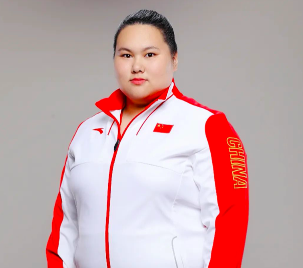 举重运动员李雯雯的体重是多少(00后李雯雯夺金!