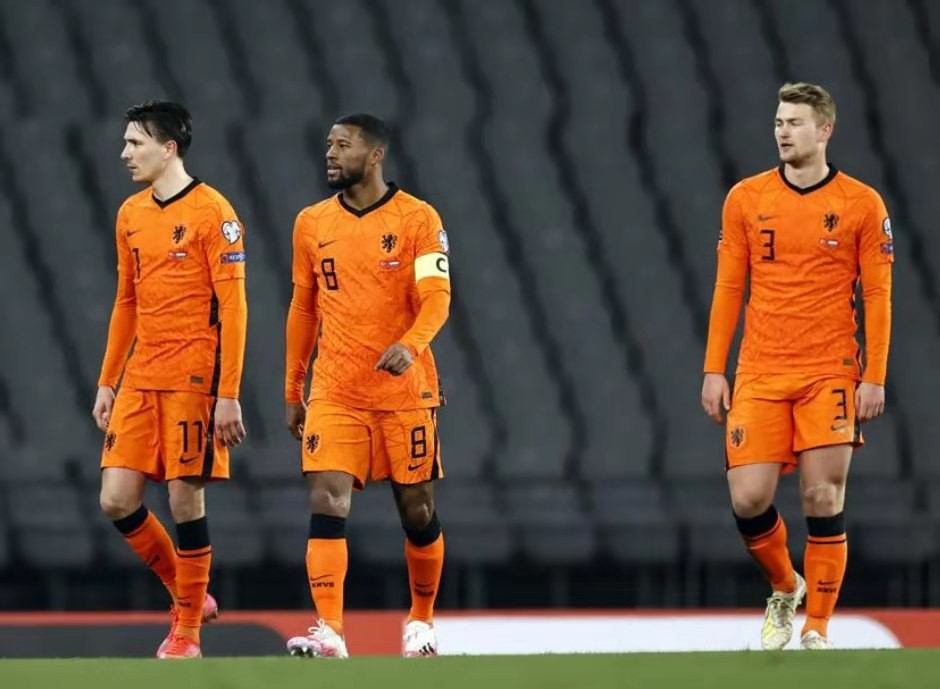 欧洲杯分析官：荷兰26人大名单！德容领衔，中后场无解，锋成劣势