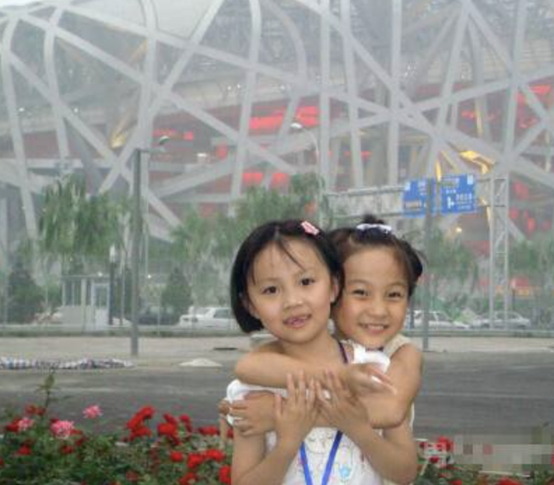 21岁林妙可感恩奥运，张艺谋却追悔莫及，代唱的杨沛宜完成逆袭