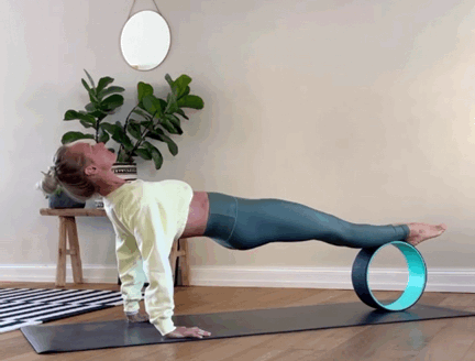 被誉为辅具神器的-瑜伽轮，你会用吗？（附练习序列）