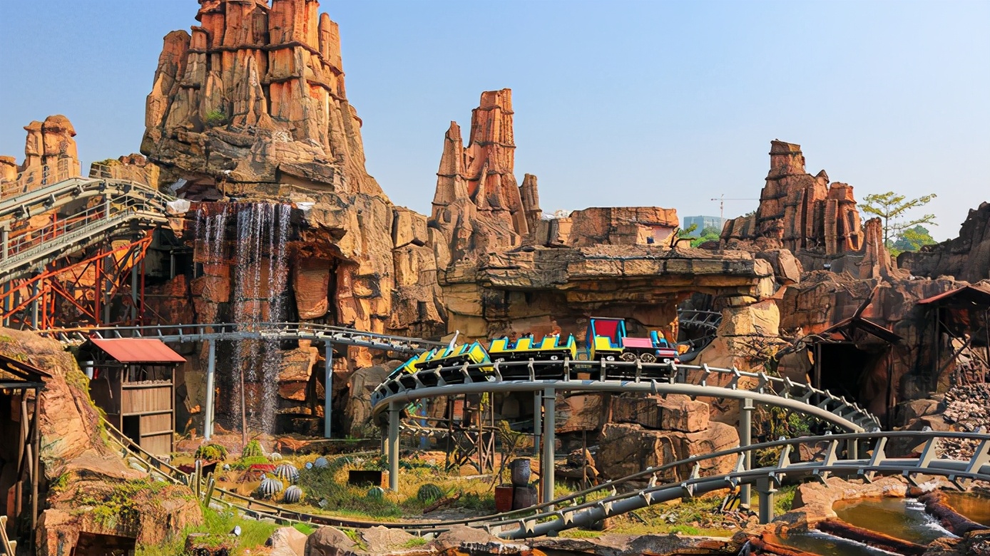深圳欢乐谷门票价格高达220元,园内设施老旧,竟无人游玩