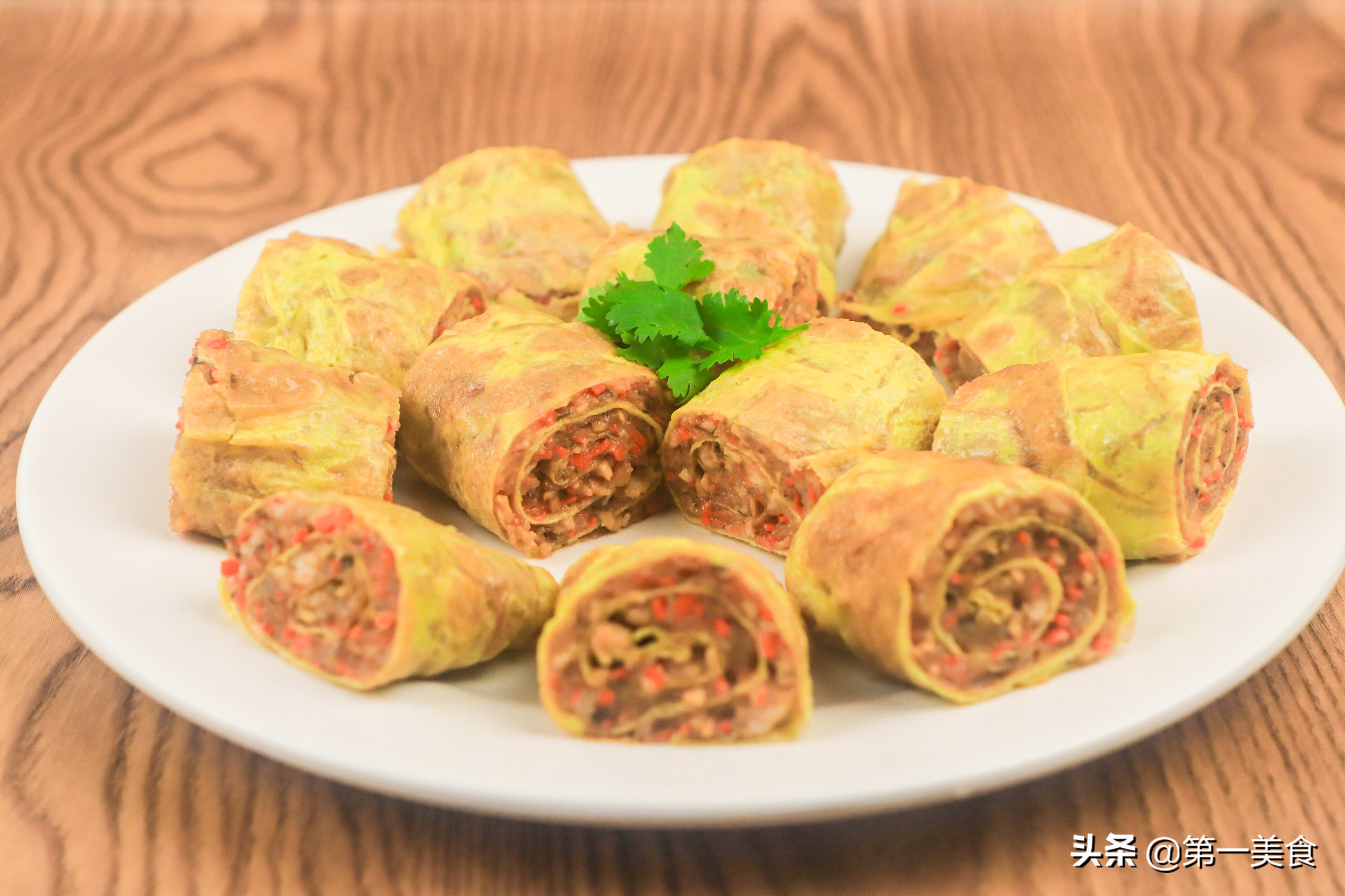 蛋卷肉的做法家常(5步做出蛋卷肉鲜香嫩滑)