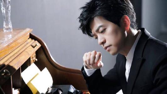 《风吹麦浪》李健：清华毕业，平步青云背后，得益于这3个女人