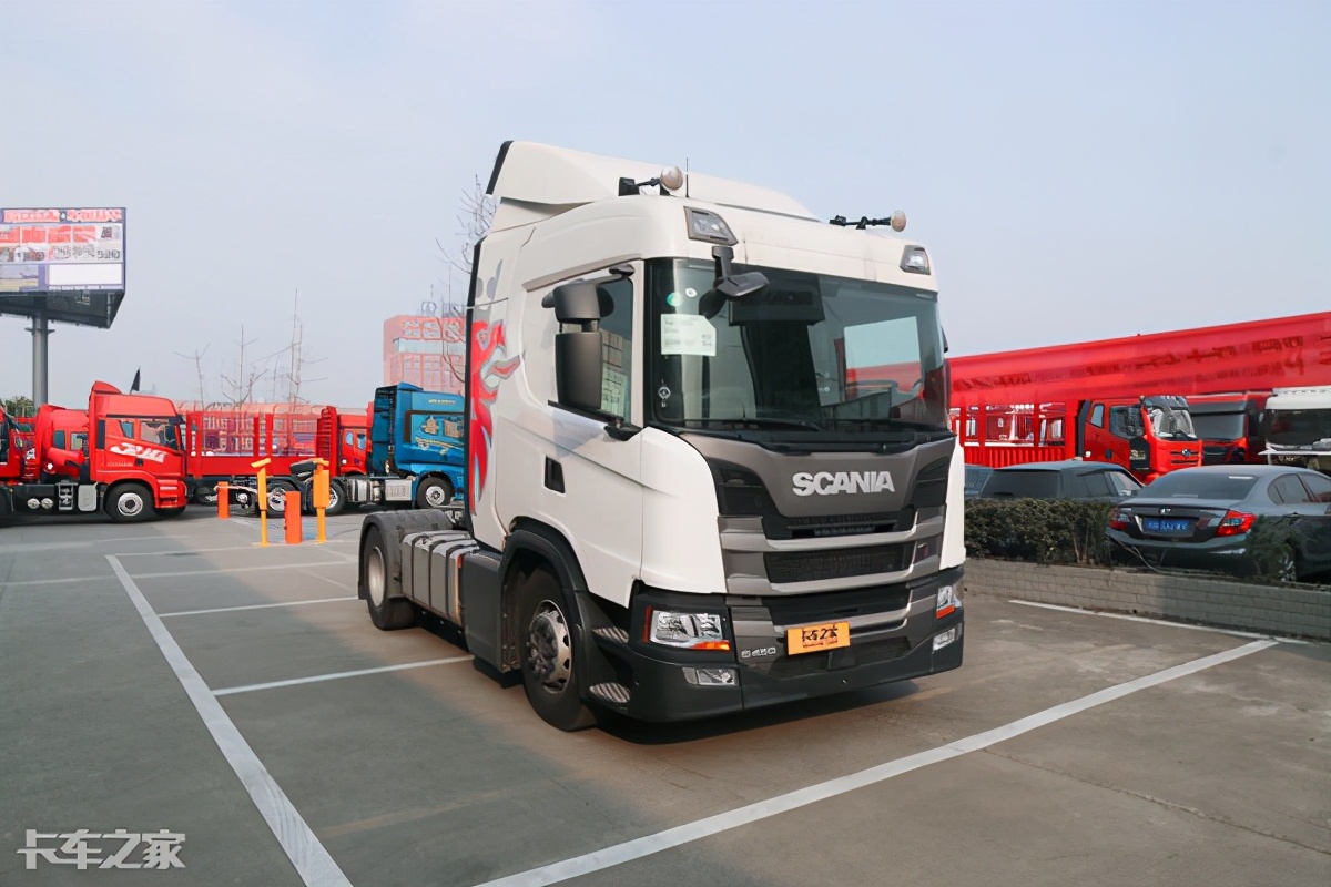 450马力发动机带1300升油箱,实拍斯堪尼亚4x2牵引车