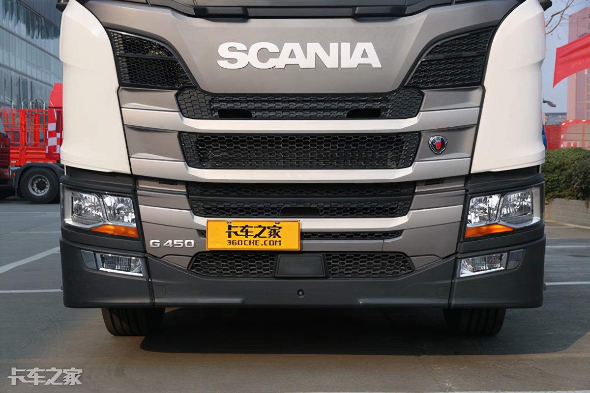 450马力发动机带1300升油箱,实拍斯堪尼亚4x2牵引车