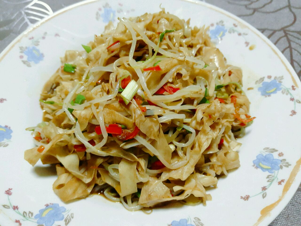 图片[3]-【葱爆豆皮炒鲜菇】做法步骤图  美味可口超下饭 一大盘不够吃-起舞食谱网