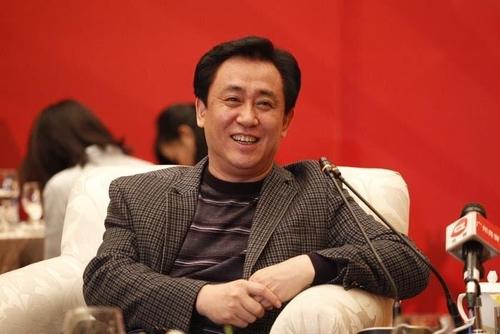 为什么广州恒大那么厉害(从掏粪工一跃变成首富，许家印是怎么做到的，恒大还能翻身吗)