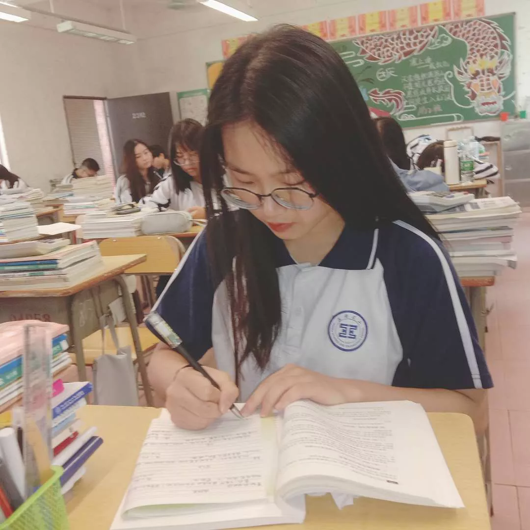 自信是一种态度,她用自信的力量涅槃