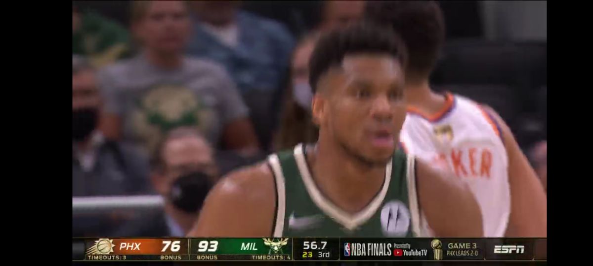 篮球足球比分直播(NBA总决赛G3太阳vs雄鹿正在直播：第四节雄鹿大比分领先)