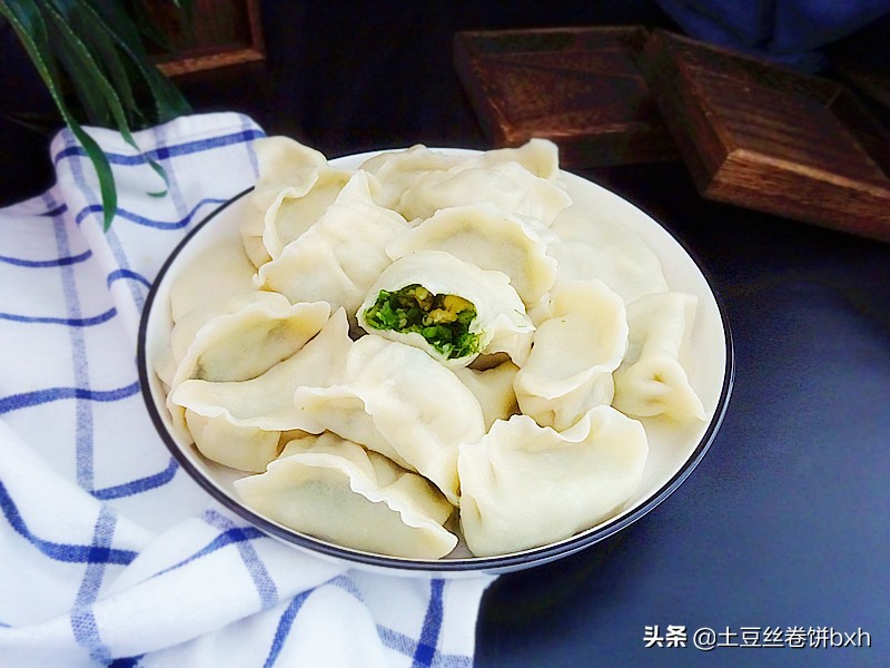 茴香素饺子馅怎么调（吃饺子就做这个馅鲜香开胃）