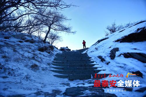 红墙白雪，玉树琼枝：大美泰山，就在这里！高清美图+劲爆视频带你看！