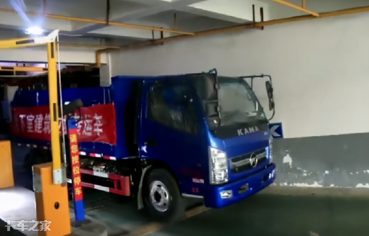 真国六、不超重、好上牌，实拍凯马蓝牌建筑垃圾清运车