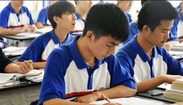 网上的高考答案准吗（高考能不能比模拟成绩高）