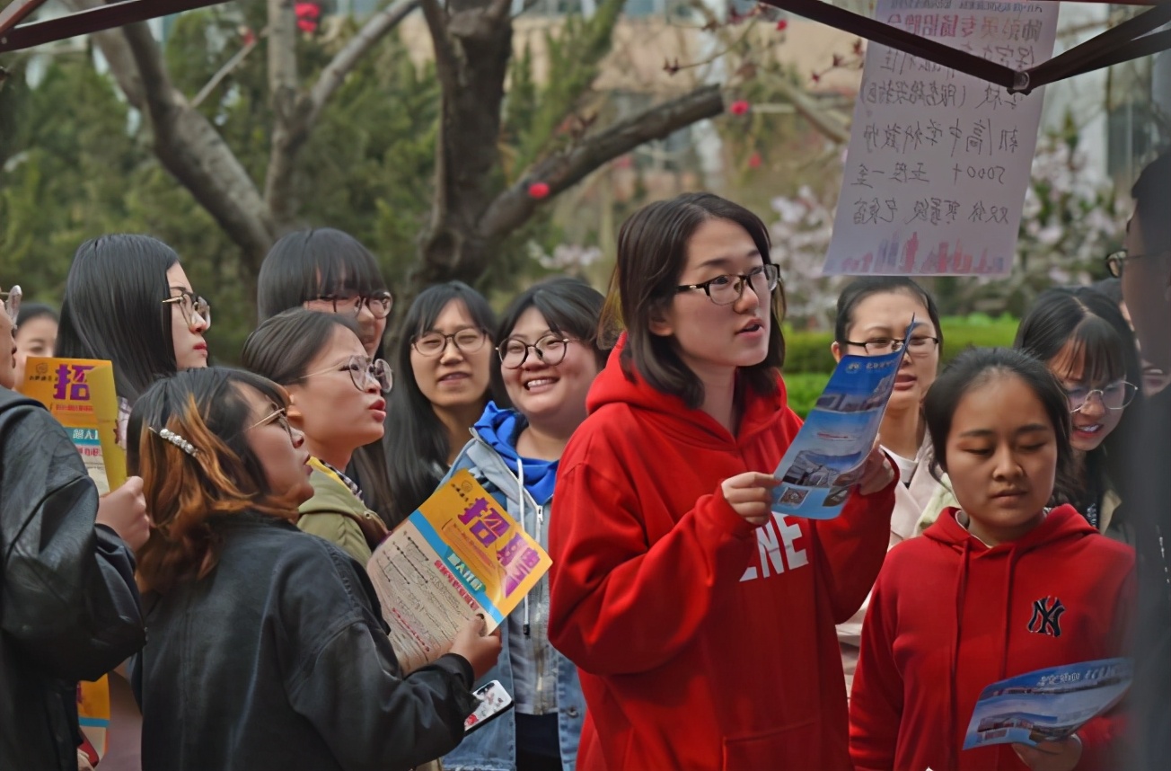 白岩松谈当代大学生现状：越是无知的人，就越觉得自己是超凡的