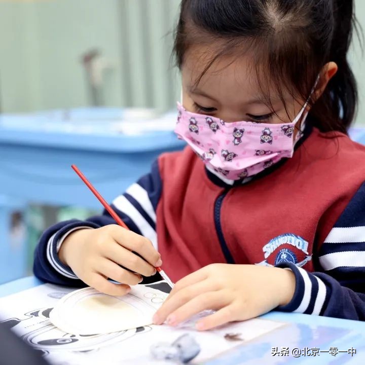 上地实验学校小学部的小可爱 带来了助力冬奥的小宇宙