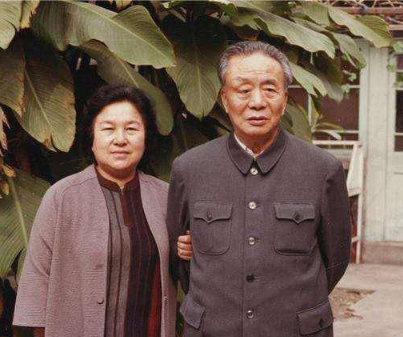 女学生恋上老师，老师离婚娶她，16年后老师再次出轨