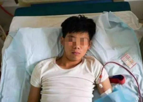 8年过去了，当年为买苹果手机不惜卖肾的男孩，如今怎么样了