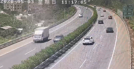 深圳宝马高速狂飙151，得知超速司机笑出来：幸好今天带上老婆