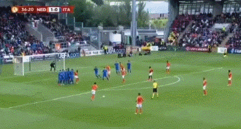 一球挫荷兰(荷兰足球突然遍地黄金：U17霸气卫冕4-2吊打意大利，边捧杯边**)