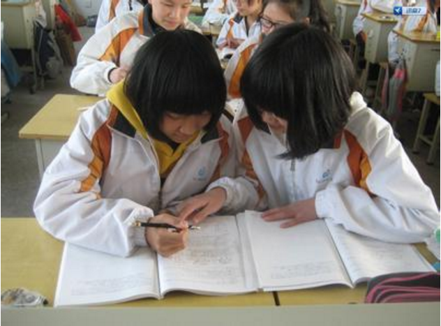 北大韦神“板书”走红，学生看后不舍得擦掉，网友表示看不懂