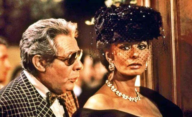 这个世界正在惩罚「虚荣拜金」的女人,法国经典电影《项链》